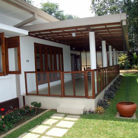 Serene Villa Ратнапура Екстериор снимка