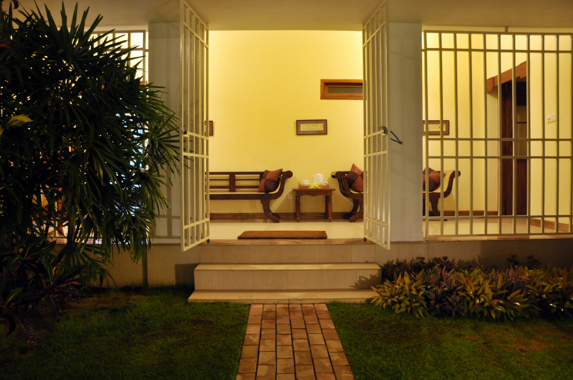 Serene Villa Ратнапура Екстериор снимка