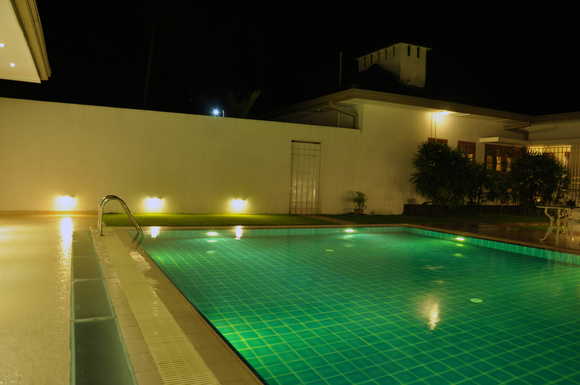 Serene Villa Ратнапура Екстериор снимка