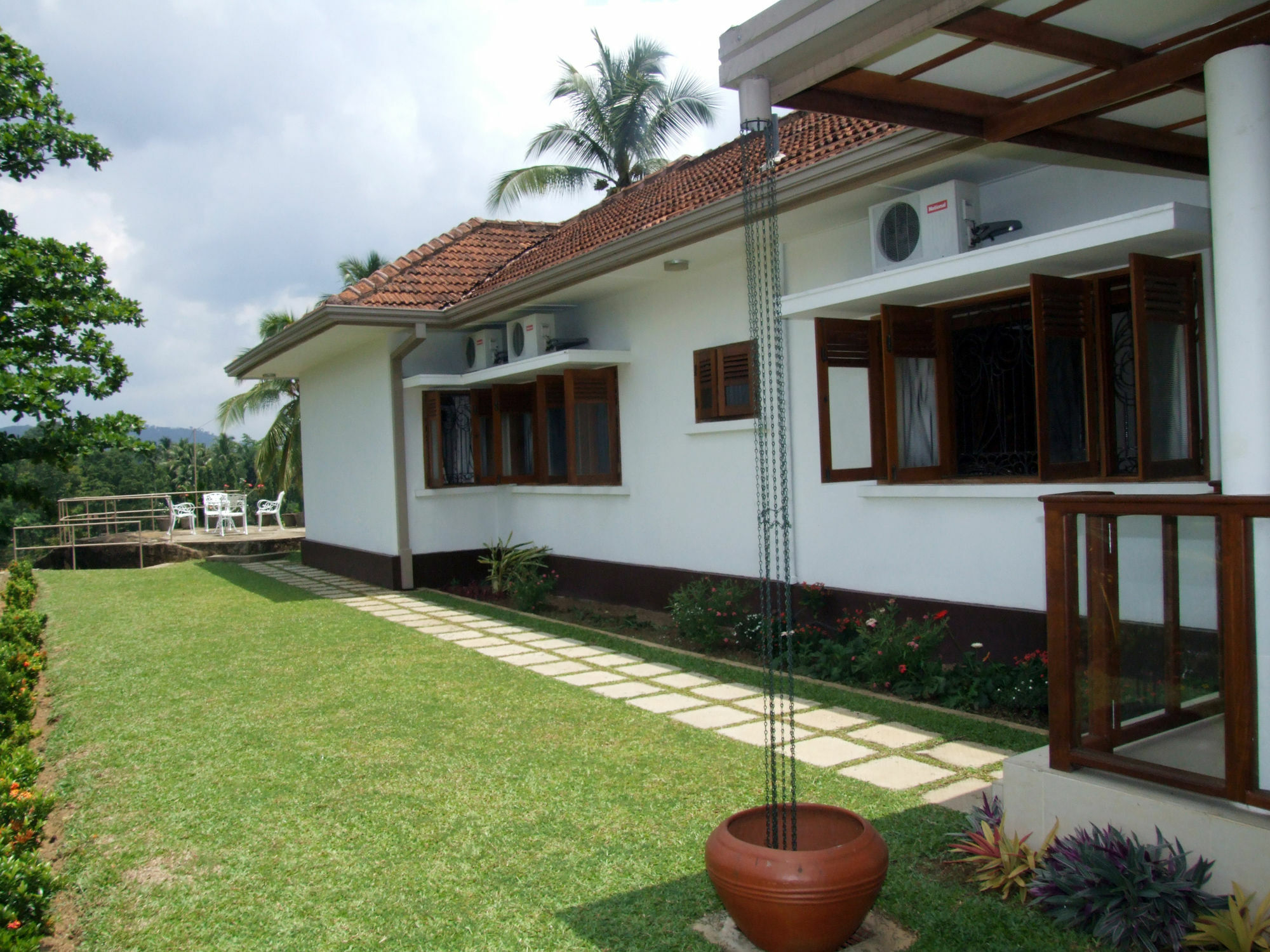 Serene Villa Ратнапура Екстериор снимка